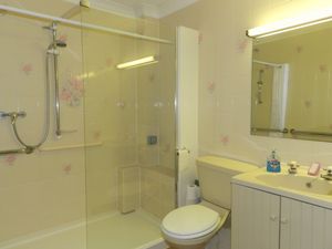 Shower room - click for photo gallery